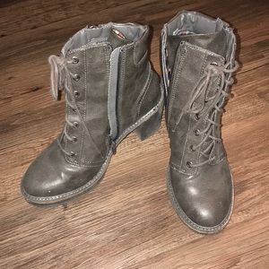 White mountain heeled booties